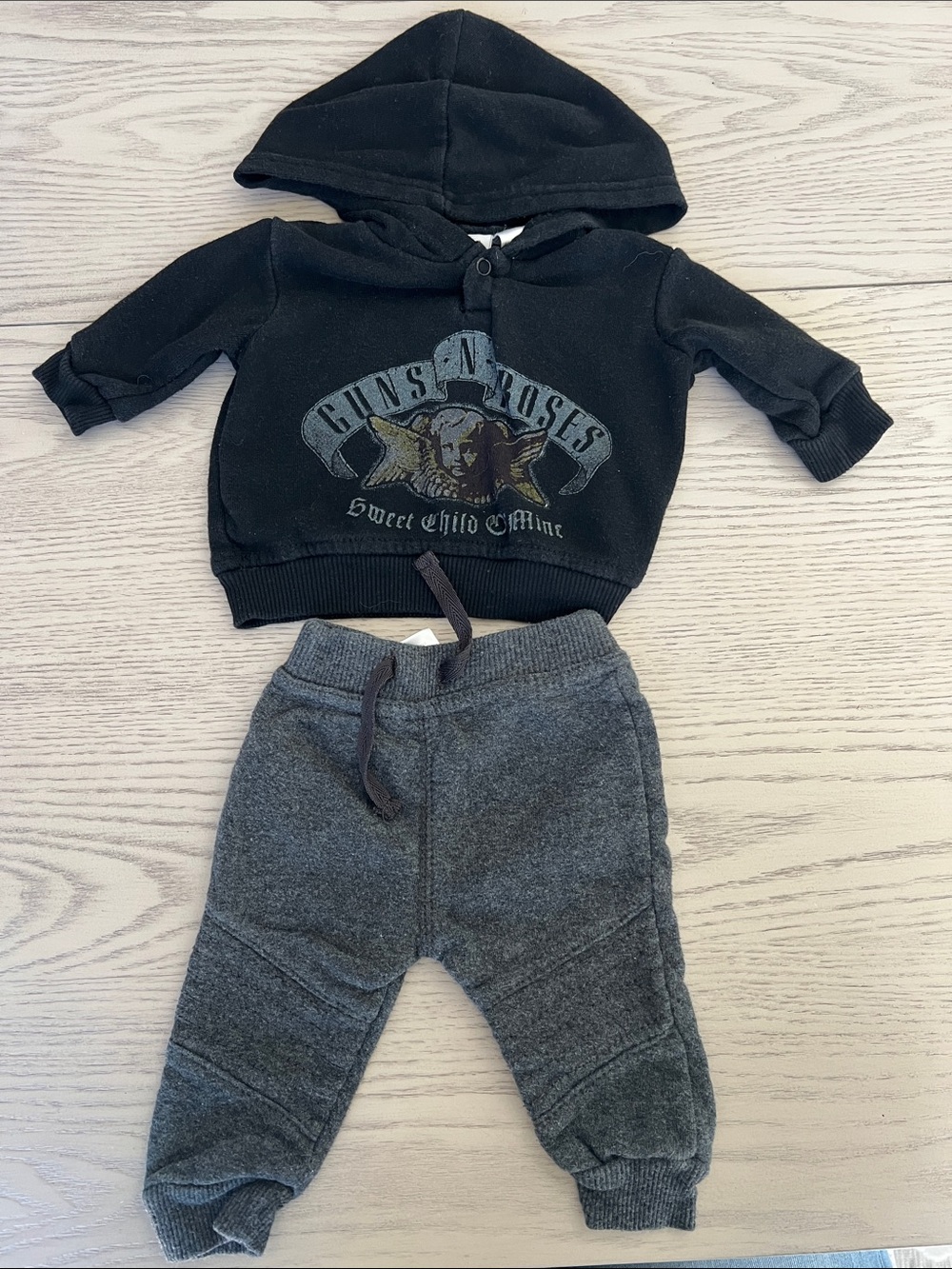 Guns N' Roses Black Hoodie & Gray Jogger Set - Kids